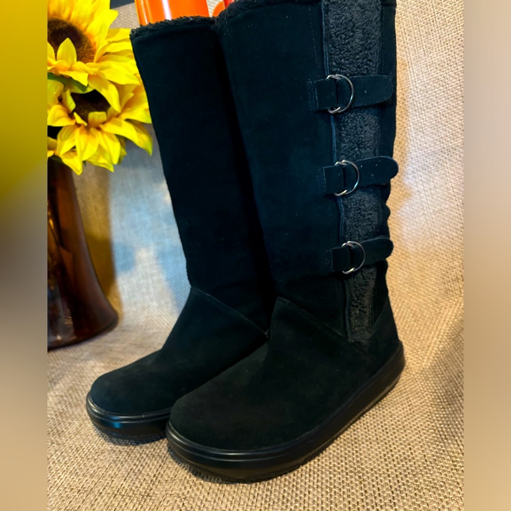 ZIGI New York size 7.5, black suede, silver buckles, ECU
